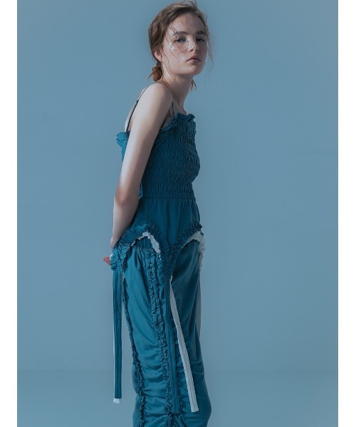 ELCHELE(エルチェレ)の「FRILL CUT CAMI(Tシャツ/カットソー・レディース・ブルー/オフホワイト/スミクロ・FREE)」の16枚目の写真