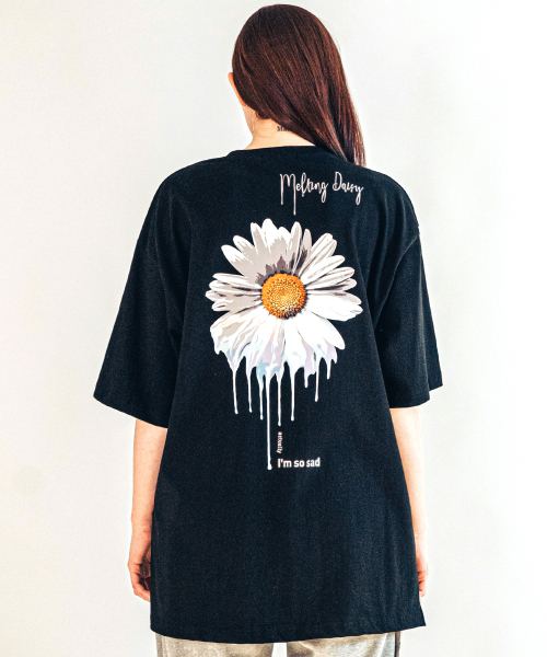 BEOM(ボム)の「メルティングデイジー オーバーサイズTシャツ ブラック(Tシャツ/カットソー・メンズ・その他・1/2)」の4枚目の写真