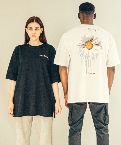 BEOM(ボム)の「メルティングデイジー オーバーサイズTシャツ ブラック(Tシャツ/カットソー・メンズ・その他・1/2)」の6枚目の写真
