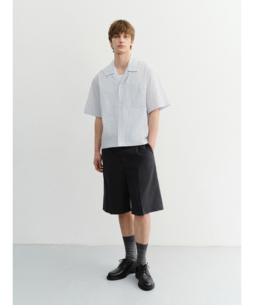 DUNST FOR MEN(ダンストフォーメン)の「CROPPED OPEN COLLARED STRIPED SHIRT_UDSH6B321_BEIGE STRIPE(シャツ/ブラウス・メンズ・ベージュ・SMALL/MEDIUM/LARGE)」の2枚目の写真