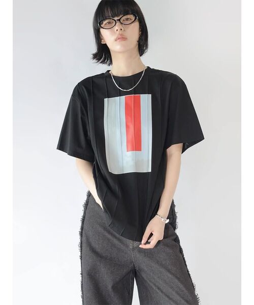 :ETHROF(イーサオブ)の「ART PRINT PINTUCK T-SHIRT(Tシャツ/カットソー・レディース・オフホワイト/ブラック・FREE)」の2枚目の写真
