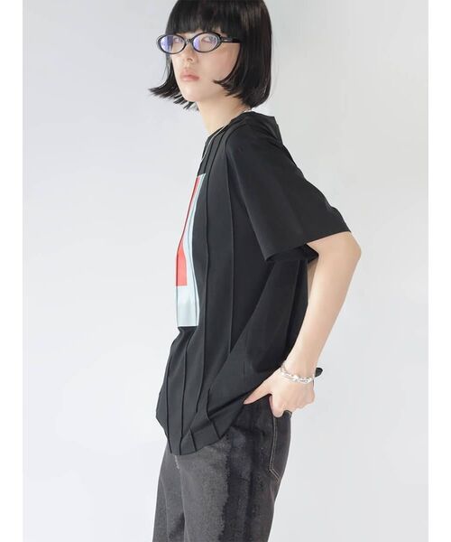 :ETHROF(イーサオブ)の「ART PRINT PINTUCK T-SHIRT(Tシャツ/カットソー・レディース・オフホワイト/ブラック・FREE)」の4枚目の写真