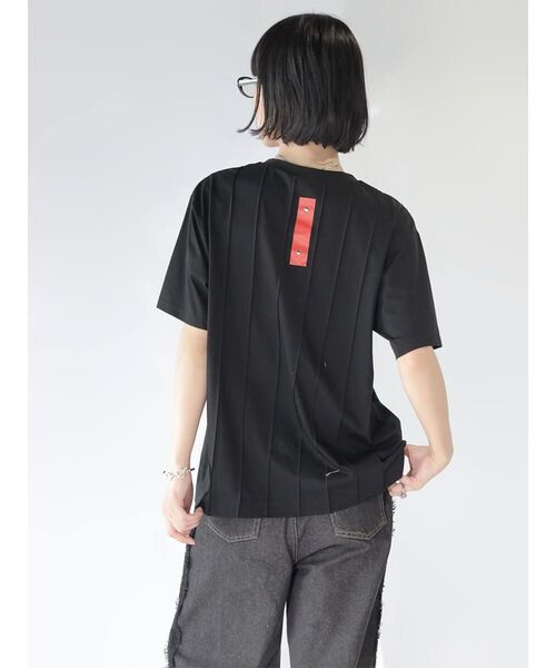 :ETHROF(イーサオブ)の「ART PRINT PINTUCK T-SHIRT(Tシャツ/カットソー・レディース・オフホワイト/ブラック・FREE)」の6枚目の写真