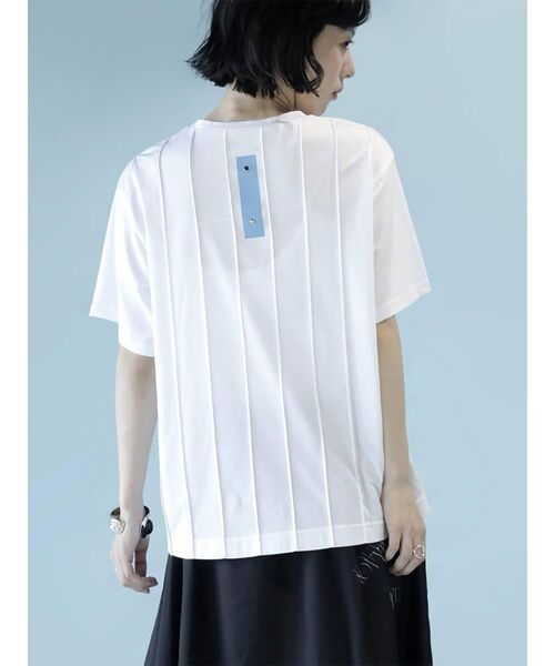 :ETHROF(イーサオブ)の「ART PRINT PINTUCK T-SHIRT(Tシャツ/カットソー・レディース・オフホワイト/ブラック・FREE)」の11枚目の写真