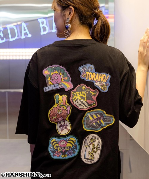 ScoLar(スカラー)の「462025:阪神タイガース×ScoLar アップリケ刺繍Tシャツ(Tシャツ/カットソー・レディース・オフホワイト/ブラック・L/M)」の2枚目の写真