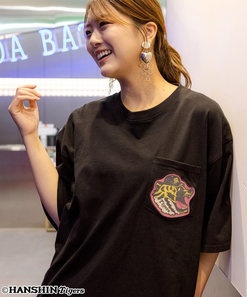 ScoLar(スカラー)の「462025:阪神タイガース×ScoLar アップリケ刺繍Tシャツ(Tシャツ/カットソー・レディース・オフホワイト/ブラック・L/M)」の17枚目の写真
