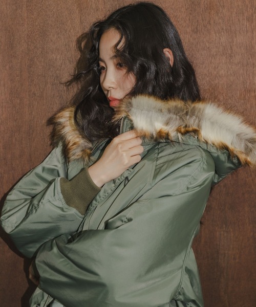 TICCA(ティッカ)の「『別注』TICCA×URBAN RESEARCH ショートN2Bジャケット(ダウンジャケット/コート・レディース・カーキ/モカ・FREE)」の4枚目の写真