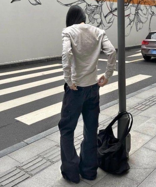 SHERU(シェル)の「肘ステッチプリント ヘンリーネック ロンT 長袖 ヴィンテージ加工(Tシャツ/カットソー・レディース・ホワイト/ブラック・M)」の7枚目の写真