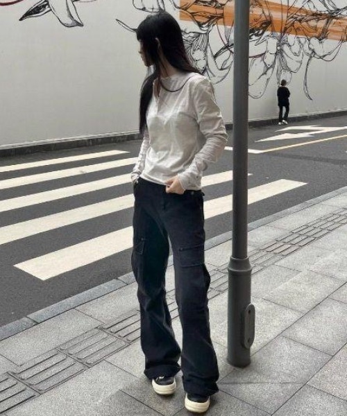 SHERU(シェル)の「肘ステッチプリント ヘンリーネック ロンT 長袖 ヴィンテージ加工(Tシャツ/カットソー・レディース・ホワイト/ブラック・M)」の6枚目の写真