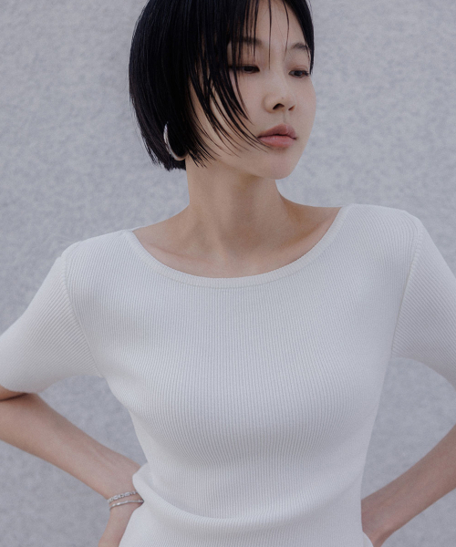 MEMUA(メムア)の「モネ ボートネック ハーフスリーブ ニット(ニット/セーター・レディース・アイボリー/ベージュ/ブラック・FREE)」の4枚目の写真