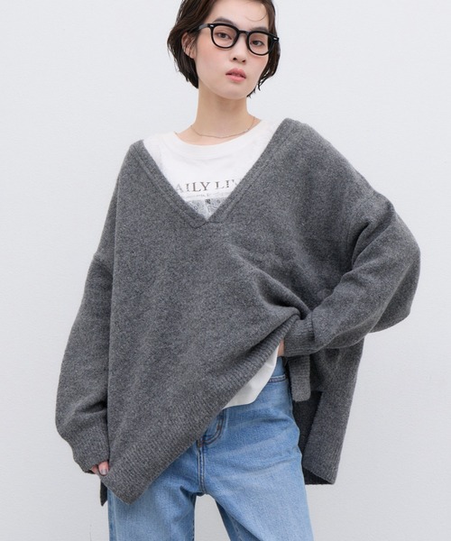 CIAOPANIC TYPY(チャオパニックティピー)の「∴深Vレースドッキングオーバーニット(ニット/セーター・レディース・グレー/レッド/ブラック/オフホワイト・ONE SIZE)」の3枚目の写真