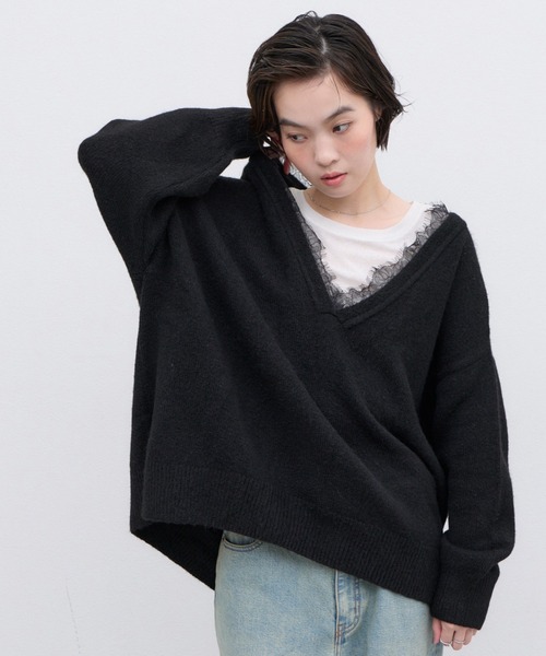 CIAOPANIC TYPY(チャオパニックティピー)の「∴深Vレースドッキングオーバーニット(ニット/セーター・レディース・グレー/レッド/ブラック/オフホワイト・ONE SIZE)」の1枚目の写真