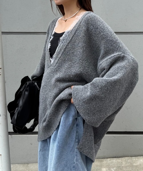CIAOPANIC TYPY(チャオパニックティピー)の「∴深Vレースドッキングオーバーニット(ニット/セーター・レディース・グレー/レッド/ブラック/オフホワイト・ONE SIZE)」の5枚目の写真