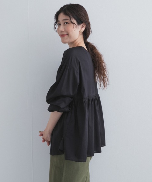 URBAN RESEARCH DOORS(アーバンリサーチドアーズ)の「コットンツイル2WAYギャザーブラウス(シャツ/ブラウス・レディース・ブラウン系その他/ボルドー/ブラック・FREE)」の8枚目の写真