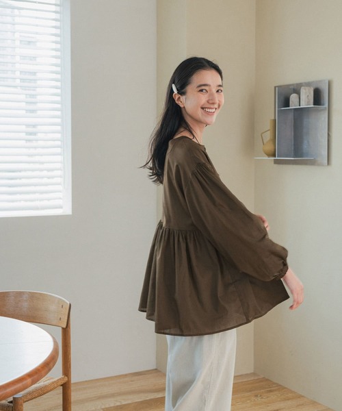 URBAN RESEARCH DOORS(アーバンリサーチドアーズ)の「コットンツイル2WAYギャザーブラウス(シャツ/ブラウス・レディース・ブラウン系その他/ボルドー/ブラック・FREE)」の18枚目の写真