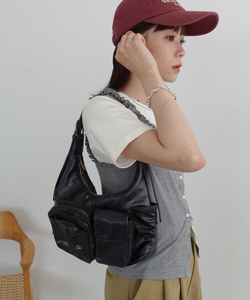 DISCOAT(ディスコート)の「【モード感をプラス◎】アウトポケットギャザーショルダーバッグ(ショルダーバッグ・レディース・ブラック/ブラウン/ボルドー・FREE)」の13枚目の写真