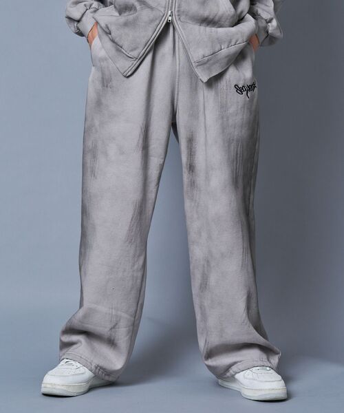 SEQUENZ（シークエンズ）の「セットアップ対応 / フェード加工スウェットパンツ / LOGO APPLIQUESWEAT PANTS（その他パンツ・メンズ・ダークブラウン/ライトグレー/ブラック/その他2/その他1/ピンク/ピンク系その他2・LARGE/MEDIUM/SMALL）」の20枚目の写真