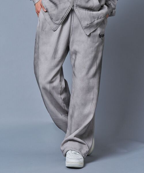 SEQUENZ（シークエンズ）の「セットアップ対応 / フェード加工スウェットパンツ / LOGO APPLIQUESWEAT PANTS（その他パンツ・メンズ・ダークブラウン/ライトグレー/ブラック/その他2/その他1/ピンク/ピンク系その他2・LARGE/MEDIUM/SMALL）」の21枚目の写真