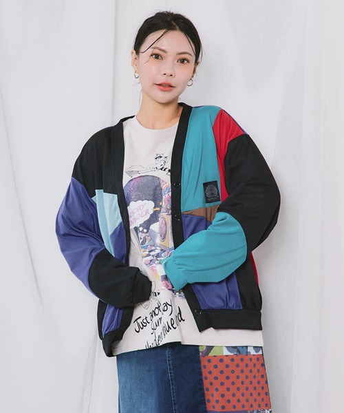 ScoLar(スカラー)の「163615:幾何学風 配色切替カーディガン(カーディガン/ボレロ・レディース・レッド/ブラック・M)」の4枚目の写真