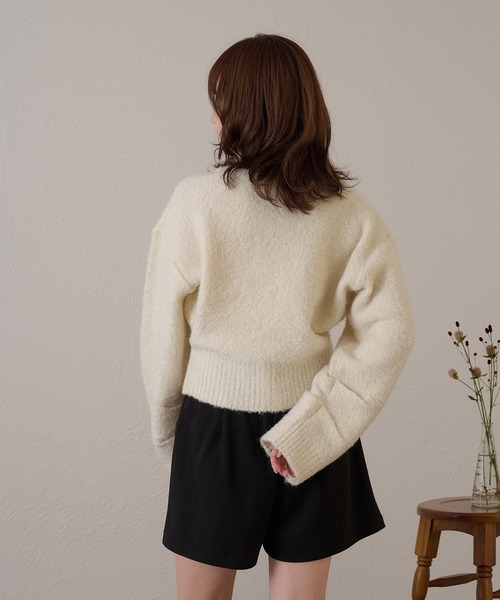 raffime(ラフィミー)の「【Raffime】ゴールドニュアンスボタンニットカーディガン(カーディガン/ボレロ・レディース・グレイッシュベージュ/チャコールグレー/アイボリー/パープル・フリー)」の12枚目の写真