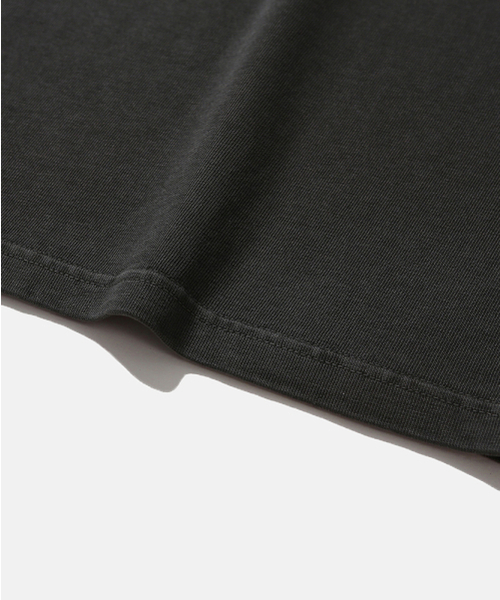 MOIF（モイフ）の「[AW26] ガーメントダイ L/S Tシャツ / チャコール（Tシャツ/カットソー・メンズ・その他・1(S)/2(M)/3(L)）」の6枚目の写真