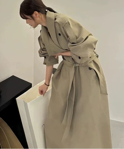 ＆soiree（アンドソワレ）の「ビックシルエットスタンドカラーダブルボタントレンチコート（トレンチコート・レディース・ベージュ/グレー・X-SMALL/LARGE/MEDIUM/SMALL）」の6枚目の写真