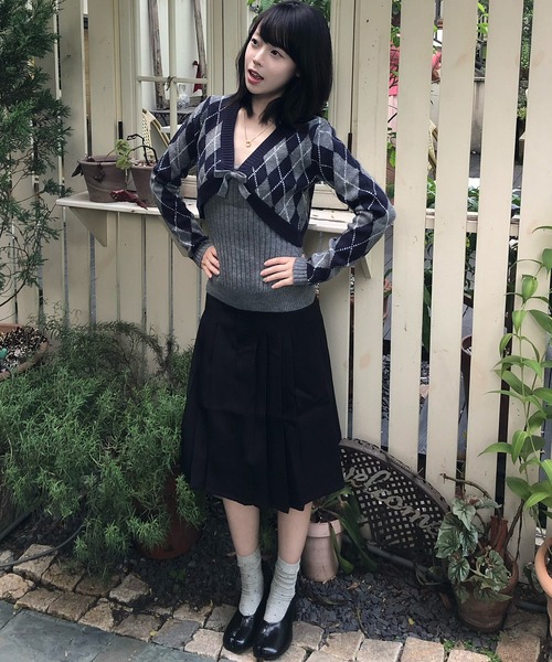 AsheKsha（アシクシャ）の「【セットアイテム】ダイヤ柄ショートカーディガン＋キャミソール 2 点セット V ネックリボン付き レディーストップス（ニット/セーター・レディース・ネイビー・M）」の6枚目の写真