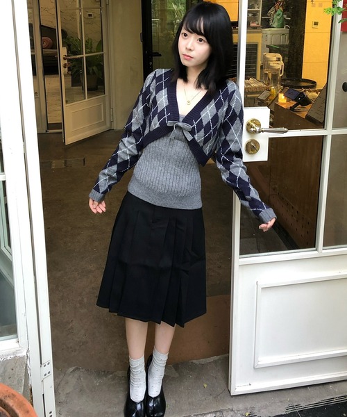 AsheKsha（アシクシャ）の「【セットアイテム】ダイヤ柄ショートカーディガン＋キャミソール 2 点セット V ネックリボン付き レディーストップス（ニット/セーター・レディース・ネイビー・M）」の8枚目の写真