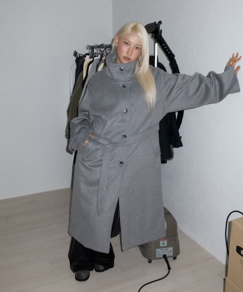 CHICKS(チックス)の「オーバーサイズ ハイネック ベルト付き ヘアリー バルマカーンウールコート グレー(チェスターコート・レディース・その他・FREE)」の4枚目の写真