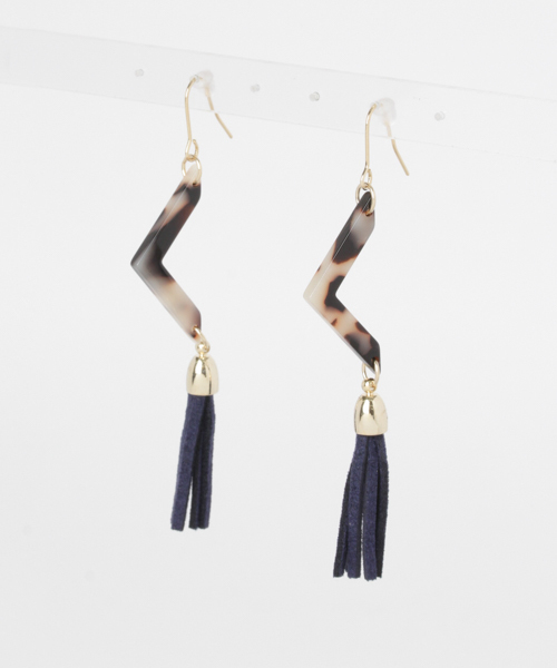 SENSE OF PLACE by URBAN RESEARCH(センスオブプレイスバイアーバンリサーチ)の「マーブルV×タッセルピアス(ピアス(両耳用)・レディース・ネイビー/レッド系その他・FREE)」の2枚目の写真