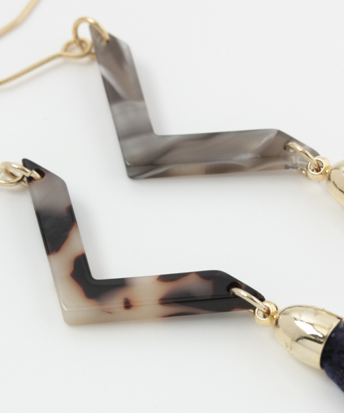 SENSE OF PLACE by URBAN RESEARCH(センスオブプレイスバイアーバンリサーチ)の「マーブルV×タッセルピアス(ピアス(両耳用)・レディース・ネイビー/レッド系その他・FREE)」の5枚目の写真