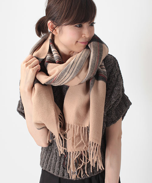 NANO universe（ナノユニバース）の「大判チェックストール（ストール/ショール・レディース・ベージュ/グリーン/ブラック/レッド・FREE）」の3枚目の写真