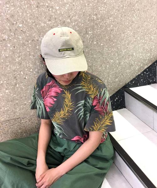 OLD BETTY'S（オールドベティーズ）の「Leaf Pattern Print T-shirts/ リーフ プリント Tシャツ（Tシャツ/カットソー・レディース・オフホワイト/スミクロ・36/38/40）」の2枚目の写真