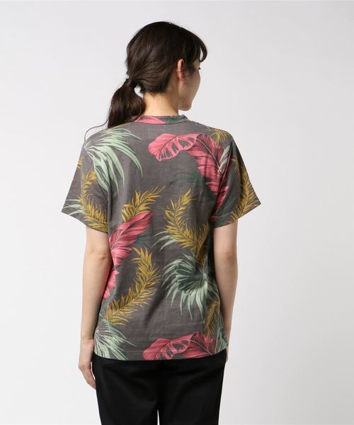 OLD BETTY'S（オールドベティーズ）の「Leaf Pattern Print T-shirts/ リーフ プリント Tシャツ（Tシャツ/カットソー・レディース・オフホワイト/スミクロ・36/38/40）」の5枚目の写真