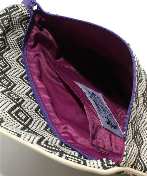 MIDWEST（ミッドウエスト）の「GALERIE  DES  BAINS プリントビーチクラッチバック（クラッチバッグ・レディース・ブラック・FREE）」の4枚目の写真