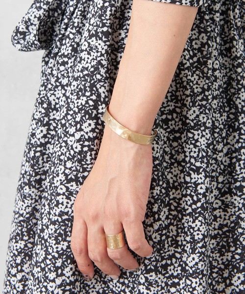 ear PAPILLONNER（イアパピヨネ）の「ヒトツブガラスブレスレット（ブレスレット・レディース・ゴールド・FREE）」の4枚目の写真