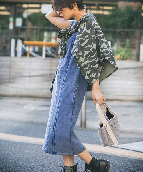 VENCEEXCHANGE（ヴァンスエクスチェンジ）の「ピグメントケーブルニットワンピース（ワンピース・レディース・オフホワイト/ブラック/ブルー・M）」の3枚目の写真