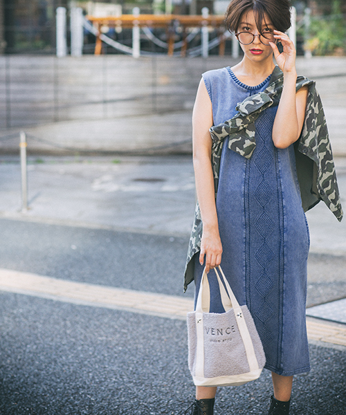 VENCEEXCHANGE（ヴァンスエクスチェンジ）の「ピグメントケーブルニットワンピース（ワンピース・レディース・オフホワイト/ブラック/ブルー・M）」の7枚目の写真