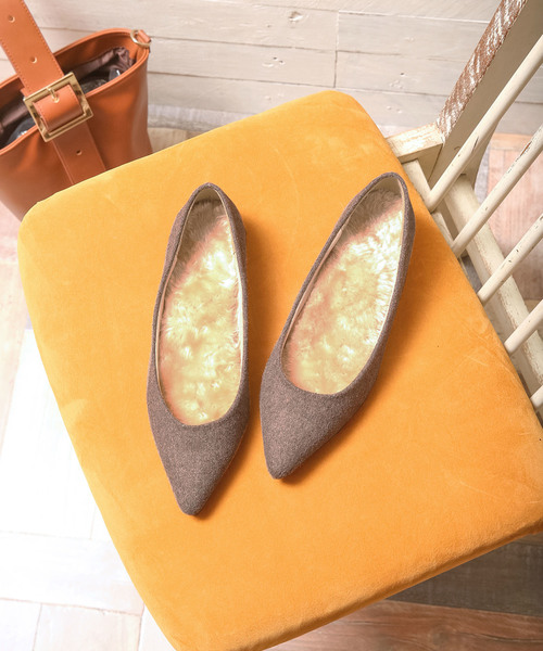 menue(メヌエ)の「ローヒール ポインテッドトゥ パンプス ふわもこver. ファーインソール 1cmヒール フラットパンプス(パンプス・レディース・ネイビー/ブラウン/グレー/グリーン/ダークグレー/フューシャピンク・22cm/22.5cm/23cm/23.5cm/24cm/24.5cm/25cm/25.5cm/26.0cm/21.5cm)」の7枚目の写真