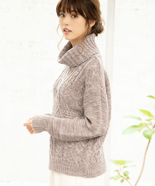 KOBE LETTUCE（コウベレタス）の「編地切替えケーブル編みタートルネックニットトップス（ニット/セーター・レディース・ネイビー/グリーン/モカ/キナリ・FREE）」の3枚目の写真