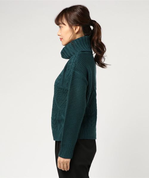 KOBE LETTUCE（コウベレタス）の「編地切替えケーブル編みタートルネックニットトップス（ニット/セーター・レディース・ネイビー/グリーン/モカ/キナリ・FREE）」の5枚目の写真