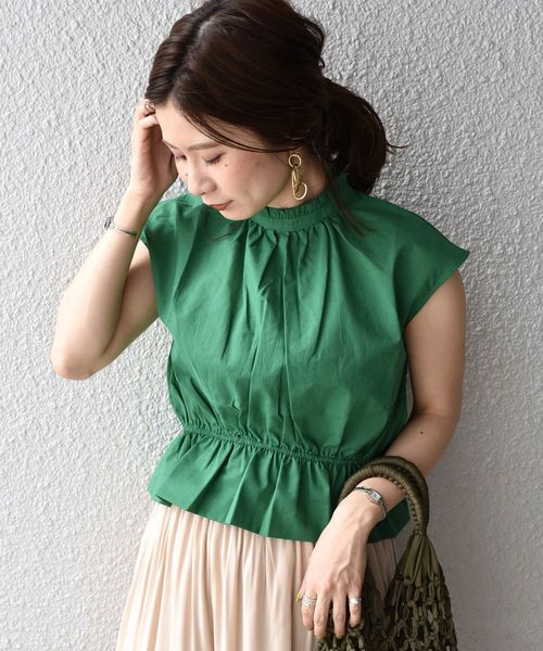 Khaju(カージュ)の「Khaju:バックボタンハイネックブラウス◇(シャツ/ブラウス・レディース・ベージュ/グリーン・ONE SIZE)」の15枚目の写真