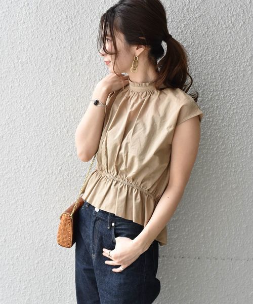 Khaju(カージュ)の「Khaju:バックボタンハイネックブラウス◇(シャツ/ブラウス・レディース・ベージュ/グリーン・ONE SIZE)」の9枚目の写真