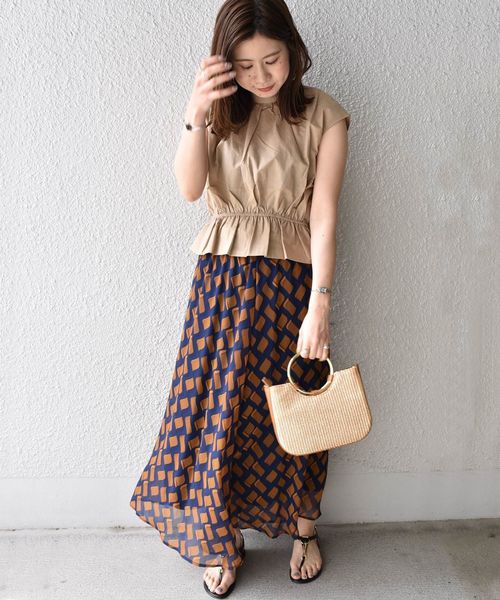 Khaju(カージュ)の「Khaju:バックボタンハイネックブラウス◇(シャツ/ブラウス・レディース・ベージュ/グリーン・ONE SIZE)」の6枚目の写真