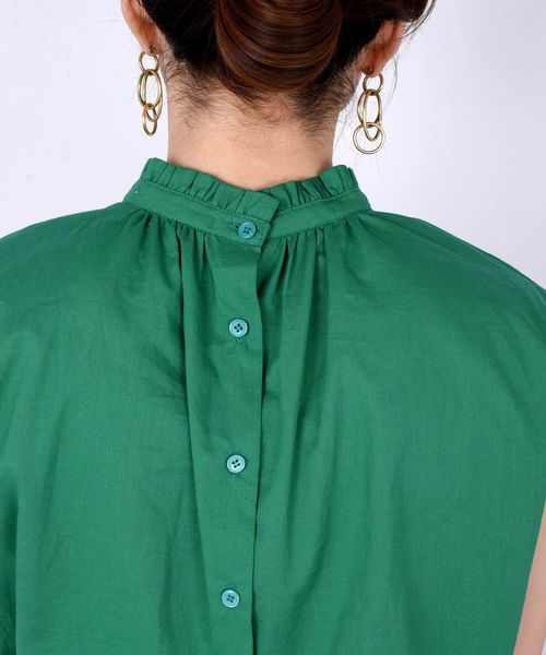 Khaju(カージュ)の「Khaju:バックボタンハイネックブラウス◇(シャツ/ブラウス・レディース・ベージュ/グリーン・ONE SIZE)」の5枚目の写真