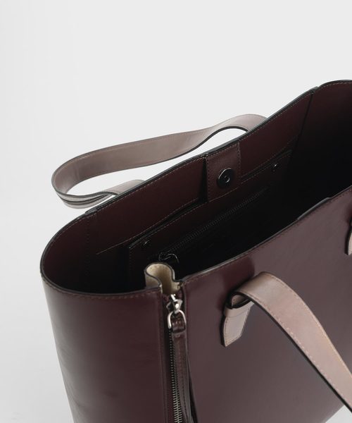 CHARLES & KEITH（チャールズ & キース）の「ダブルジッパー トートバッグ / Double Zipper Tote Bag（トートバッグ・レディース・ブラック/マルチ・L）」の3枚目の写真