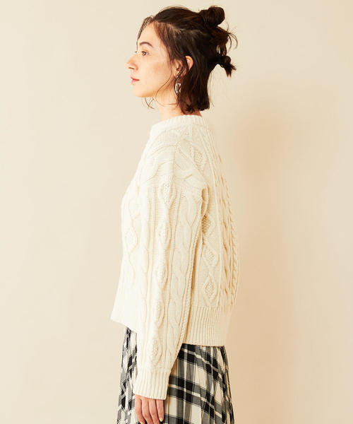 BEAUTY&YOUTH UNITED ARROWS(ビューティーアンドユースユナイテッドアローズ)の「BY∴ ウールケーブルスキッパーネックニットо(ニット/セーター・レディース・オフホワイト/ブラック/イエロー/ライラック・FREE)」の15枚目の写真