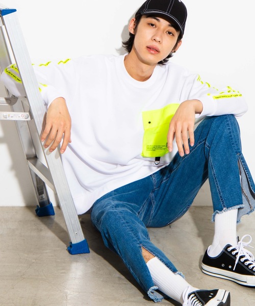 WEGO(ウィゴー)の「WEGO/カラーポケットロゴラインプルオーバースウェット(スウェット・メンズ・ホワイト/ブラック・MEDIUM/LARGE)」の1枚目の写真