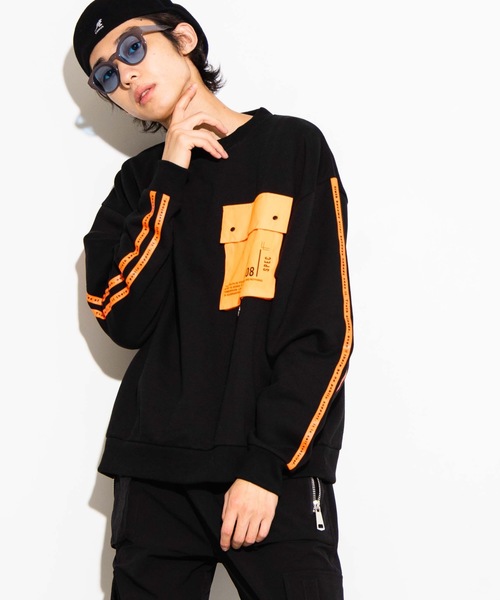 WEGO(ウィゴー)の「WEGO/カラーポケットロゴラインプルオーバースウェット(スウェット・メンズ・ホワイト/ブラック・MEDIUM/LARGE)」の2枚目の写真