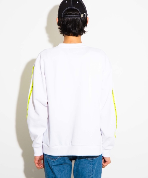 WEGO(ウィゴー)の「WEGO/カラーポケットロゴラインプルオーバースウェット(スウェット・メンズ・ホワイト/ブラック・MEDIUM/LARGE)」の5枚目の写真